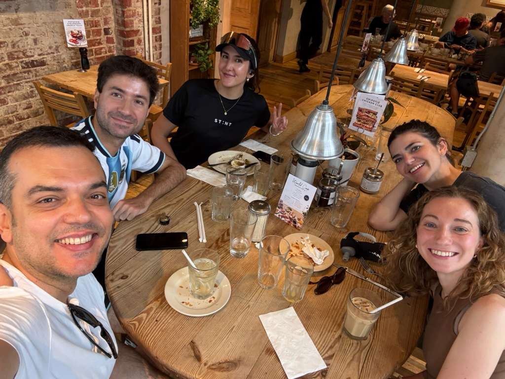 Momento del club Cafe con Run 4