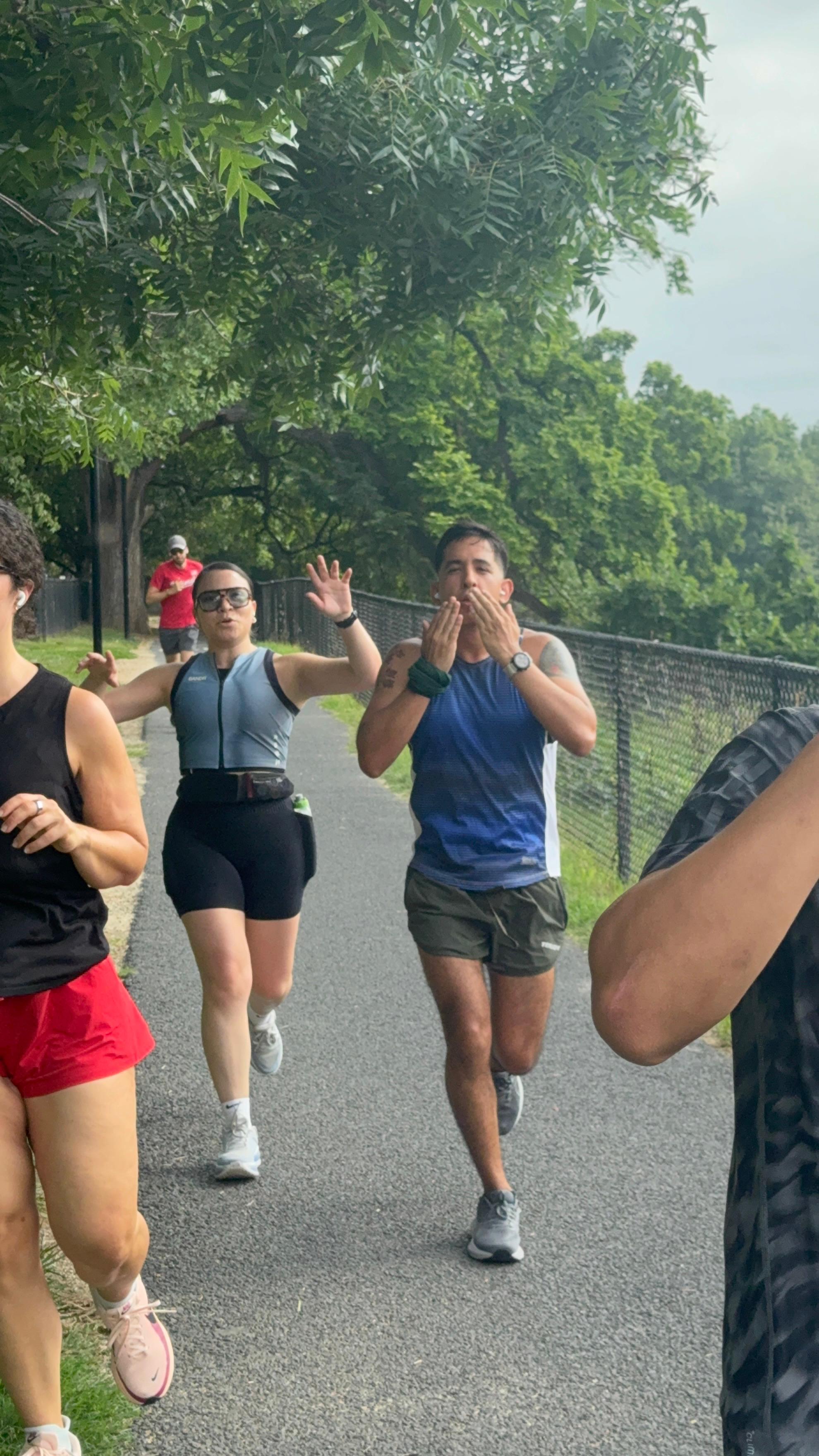 Momento del club Cafe con Run 10